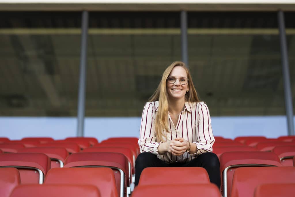 Ulrike Bracht im Fußballstadion